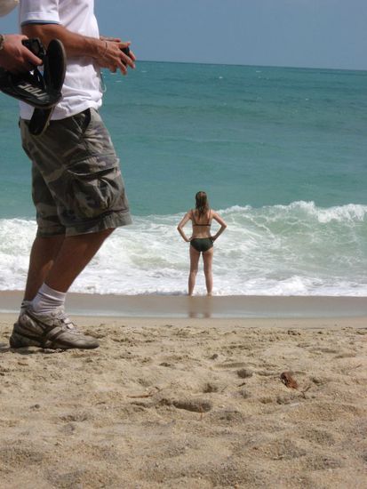 Gertraud blickt aufs unendliche Meer