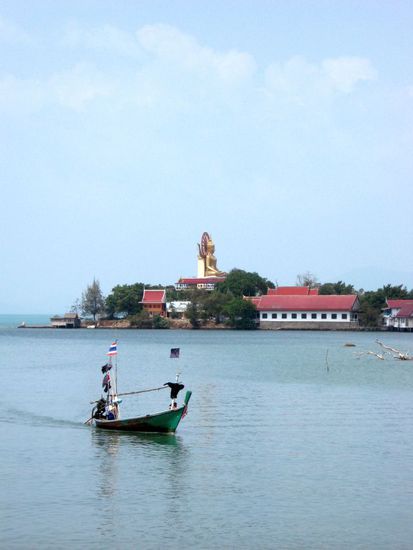 seitlicher Blick auf Big Buddha (beim Verlassen von Koh Samui)