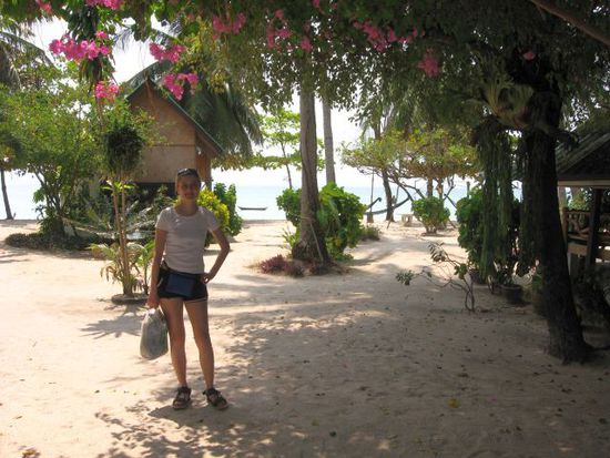 Unsere Quartier auf Koh Phangan: "die Phangan-Villa" - direkt am Strand gelegen, mit einfachen, aber netten Bungalows und viel grün...