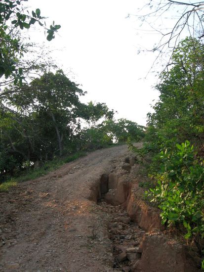 Schlagloch wäre wohl untertrieben (ist allerdings nur eine kleine Nebenstraße)