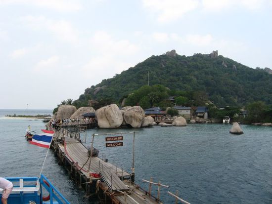 die ersten Passagiere verließen uns schon bei der Nachbarinsel Koh Nang Yuan
