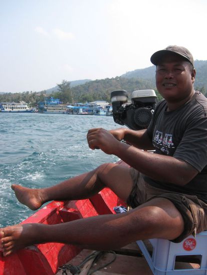 unser cooler Bootsfahrer, der uns zu ausgewählten Schnorchelplätzen brachte