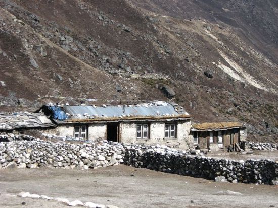 das sind dann die wirklich bescheidenen Lodges (Na La)