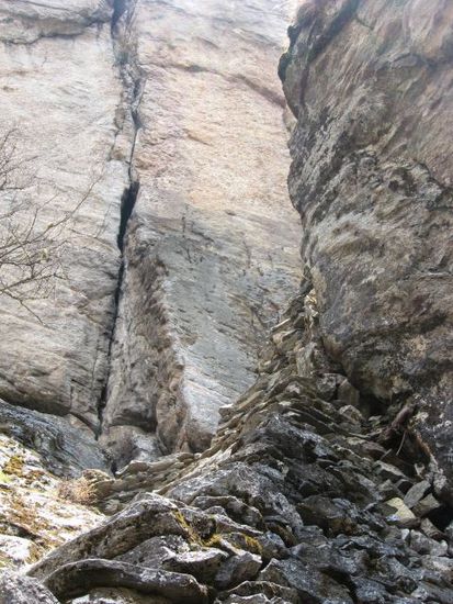 eine wirklich steile "Stiege", die allerdings nicht am Hauptweg von Gokyo nach Namche liegt, sondern auf einem von mir eingeschlagenen Nebenweg direkt Richtung Khumjung