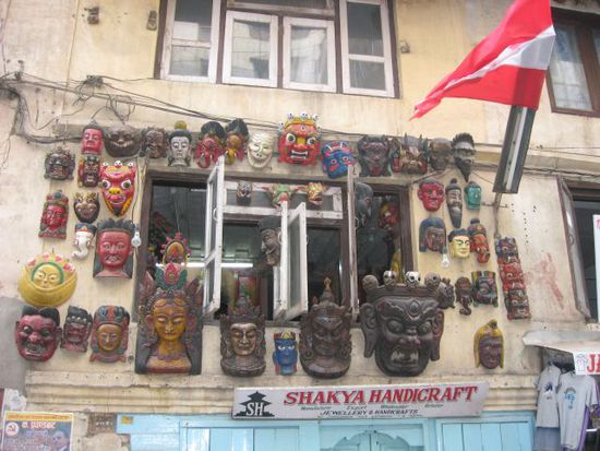 einer der vielen Handicraft-Laden am Kathmandu Durbar Square