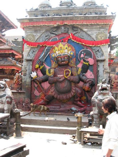 eine der vielen hinduistischen Gottesstatuen in der Altstadt