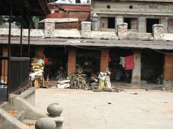 Wohnstaetten der Sadhus (Babas) im Pashupatinath-Tempel
