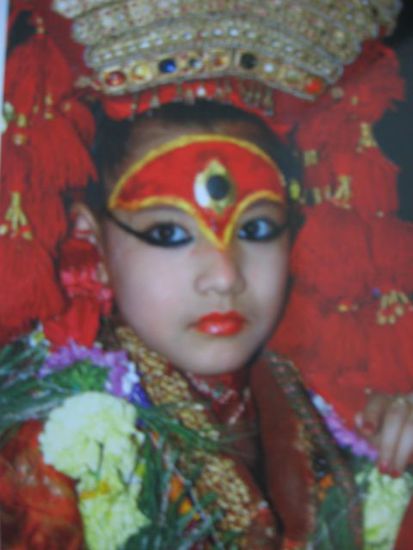 Kumari, die lebende Goettin (fotografiert von einer Postkarte)