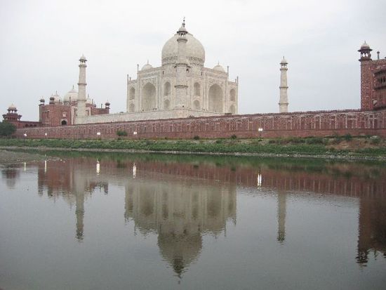 Taj-Spiegelbild im Yamuna-Fluss