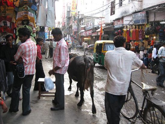 Haupteinkaufsstraße (Main Bazaar) im Touristenviertel Paharganj