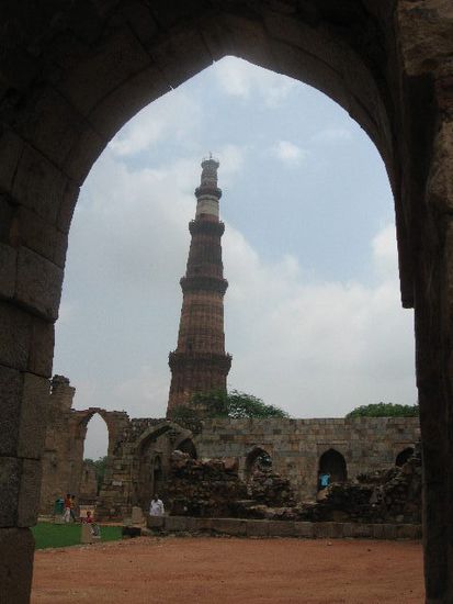 Qutub-Minarett (72m)