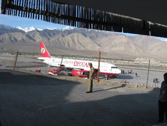 Landung auf 3500 m - ein krasser Unterschied in jeder Hinsicht zu Delhi