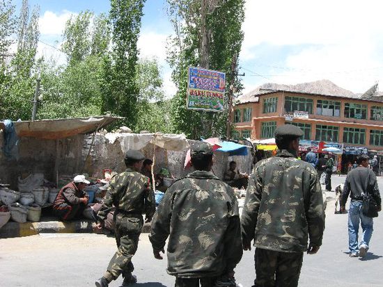überall in Ladakh herrscht starke Militärpräsenz der indischen Armee (Konfliktpotenzial mit Pakistan/China)