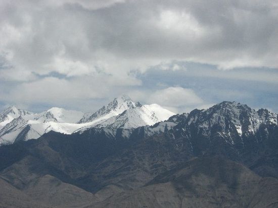 Blick vom Köngispalast auf Stok Kangri 6137m