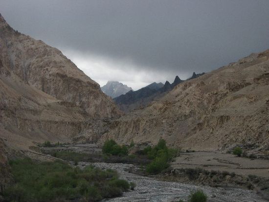 manchmal sieht es so düster aus wie in Mordor - richtigen Regen gibt es trotzdem äußerst selten