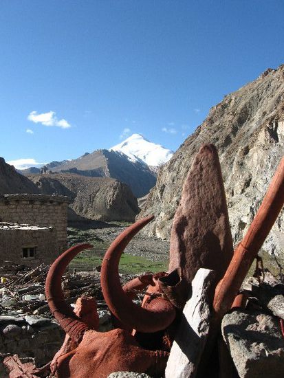 Hankar-Village, im Hintergrund der 6000er Kang Yatse