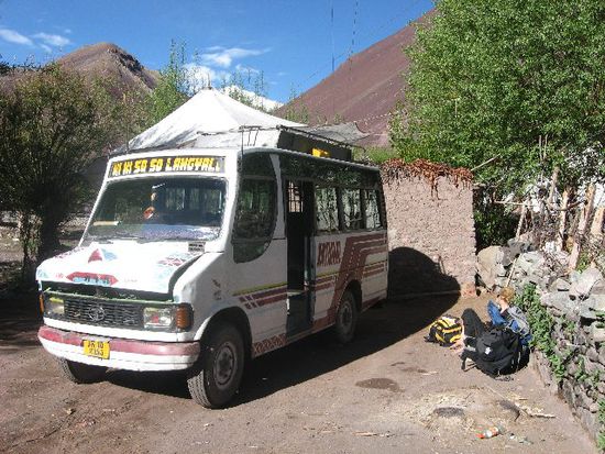 endlich beim Bus zurück nach Leh, und dann nichts wie ab ins Bett zum Auskurieren