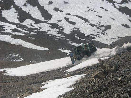 es gibt definitiv sicherere Straßen als den Leh-Manali-Highway