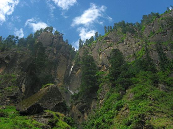 der beeindruckende Wasserfall in Vashisht