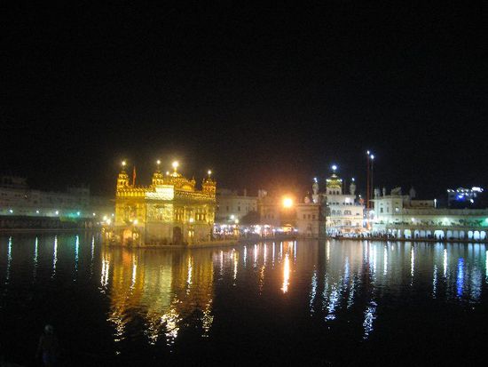 der Goldene Tempel bei Nacht