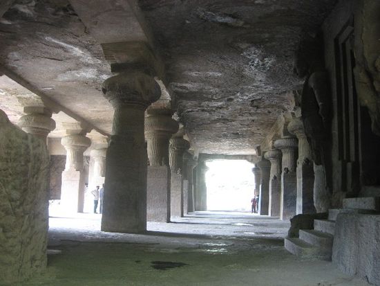 Säulen in den Höhlen von Elephanta
