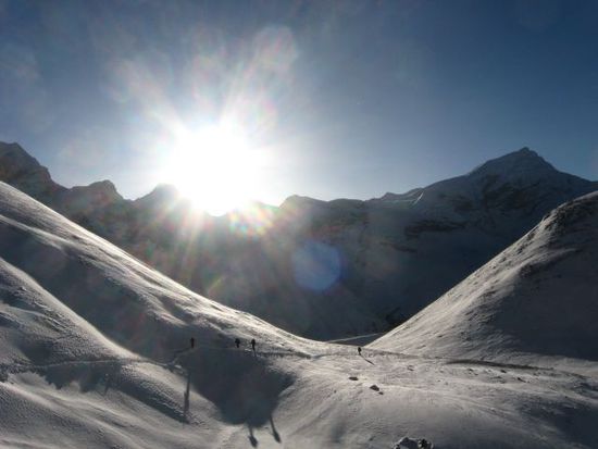 Sonnenaufgang am Passtag (rechts Chulu West)