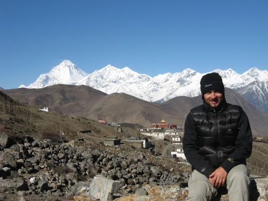 meine Wenigkeit vor Muktinath, links im Bild Daulaghiri I