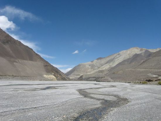 breites Flussbett des Kali Gandaki