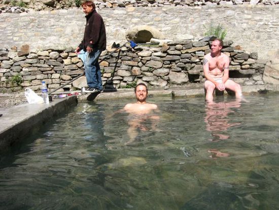 nach so vielen anstrengenden Trekkingtagen mit so vielen Blasen kommen die Hot Springs von Tatopani gerade recht