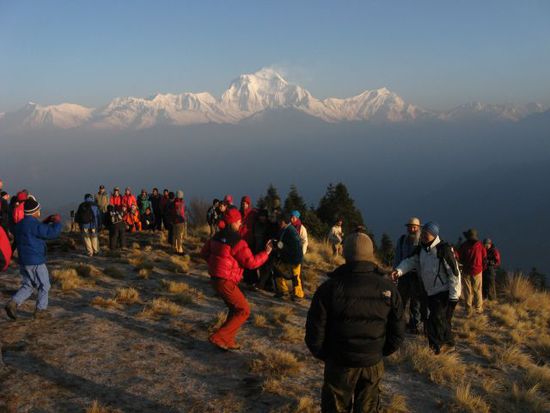 Menschenmassen am in wenigen Tagen erreichbaren Poon Hill