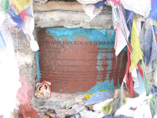 Gedenkstaette fuer den bekannten Extrembergsteiger Anatoli Bukrejew, der 1997 sein Leben auf Annapurna I lassen musste (so wie viele andere)