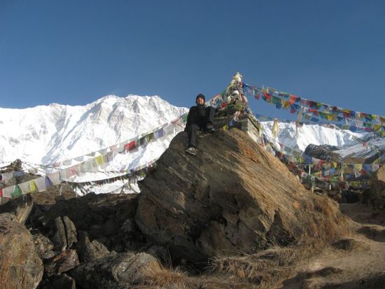 meine Wenigkeit vor dem toedlichsten Berg der Welt, Annapurna I (8091m)