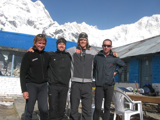 gefaehrliche Mission - Annapurna I ueber die Suedwand
von links nach rechts: Inaki Ochoa (Spanien, 12 der 14 8000er), ich, Don Bowie (Canada/US), Horia Colibasanu (Rumaenien)