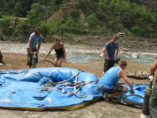 ... und Luft rein in die Rafts