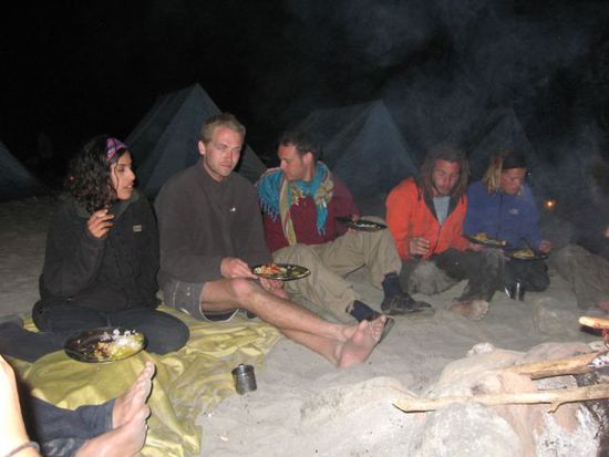 Essen beim Lagerfeuer (Israel, UK, Schweden)