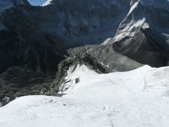hier der "crampon point" (von oben gesehen), d.h. die Stelle, ab der man Steigeisen anlegen muss