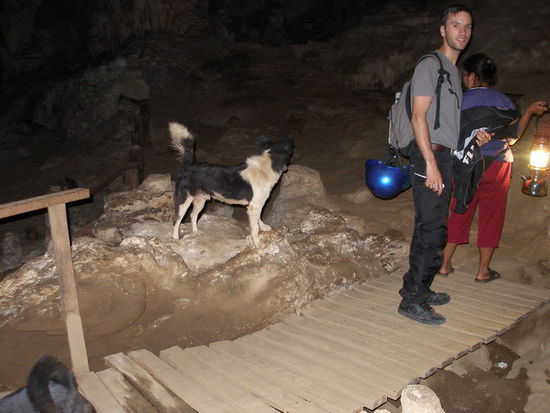 Daniel und Wauwau in der Hoehle...