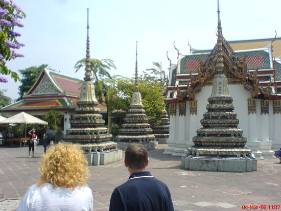 WAT PO . . zugegeben nur besucht, um die weltberuehmte Massage auszuprobieren.