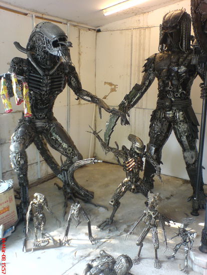 Aus der richtigen Perspektive halten Predator und Alien sogar Haendchen 