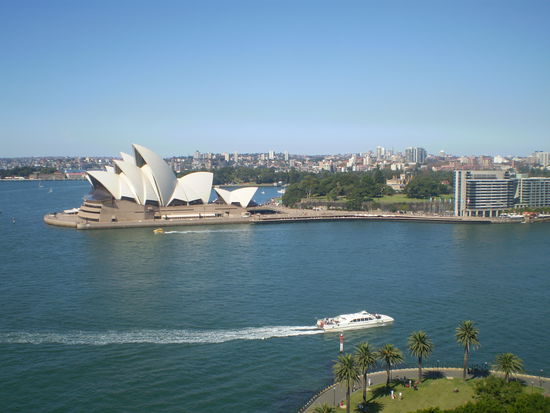 ...das weltberuehmte Opernhaus, das ich, als pflichbewusster Tourist, natuerlich moeglichst vielfaeltig, aus allen moeglichen Winkeln und vor allem natuerlich moeglichst OFT ablichtete!