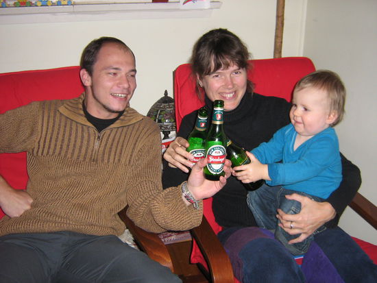 v.r.n.l.: Hugo, Marie, Veit
In der Mitte: Ein dreifaches STEINLAGER!