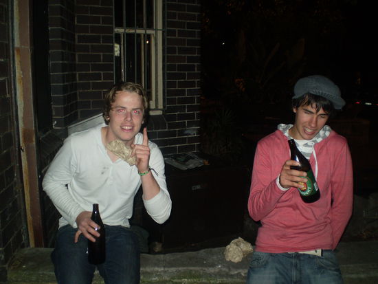 "Pass op, dooo" Grossartig: Das Abspreizen des kleinen Fingers. Da sieht man die frankophone Herkunft! 