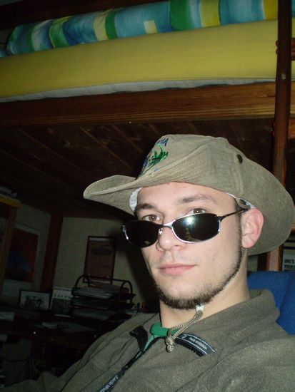 I'm waiting, you'll come back
Don't waste your time any longer
Start a new story, start a new glory
Don't waste your time any longer
Start a new story, start a new glory in life