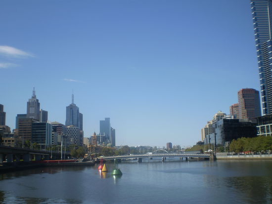 Der Yarra River und Skyline