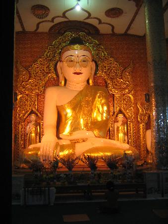 Bebrillter Buddha in Shwedaung