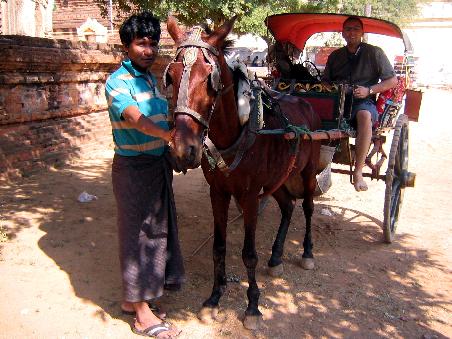 Pferde-Rikscha in Bagan