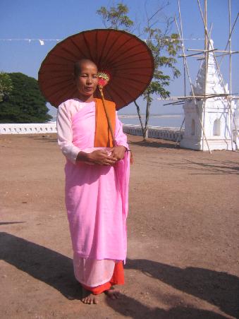Nonne in Mingun