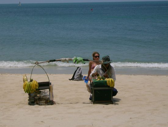 Frisches Obst direkt am Strand serviert!
