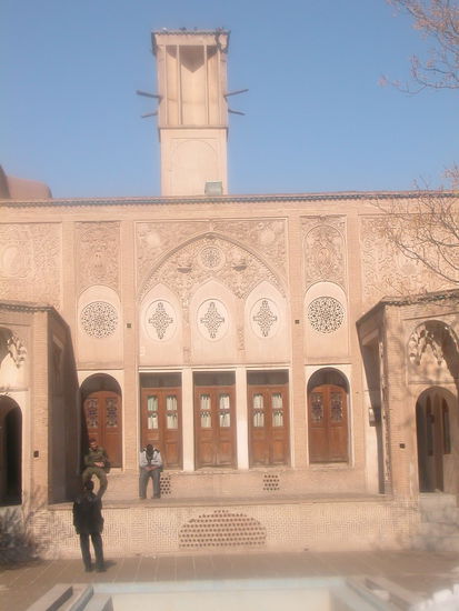 Historisches Haus mit Windturm