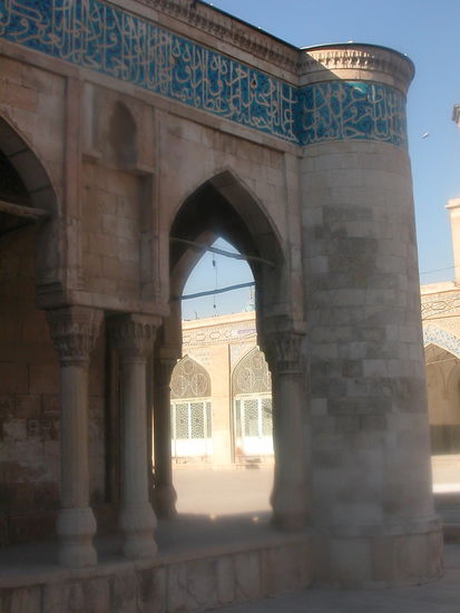 Im Innenhof der alten Freitagsmoschee